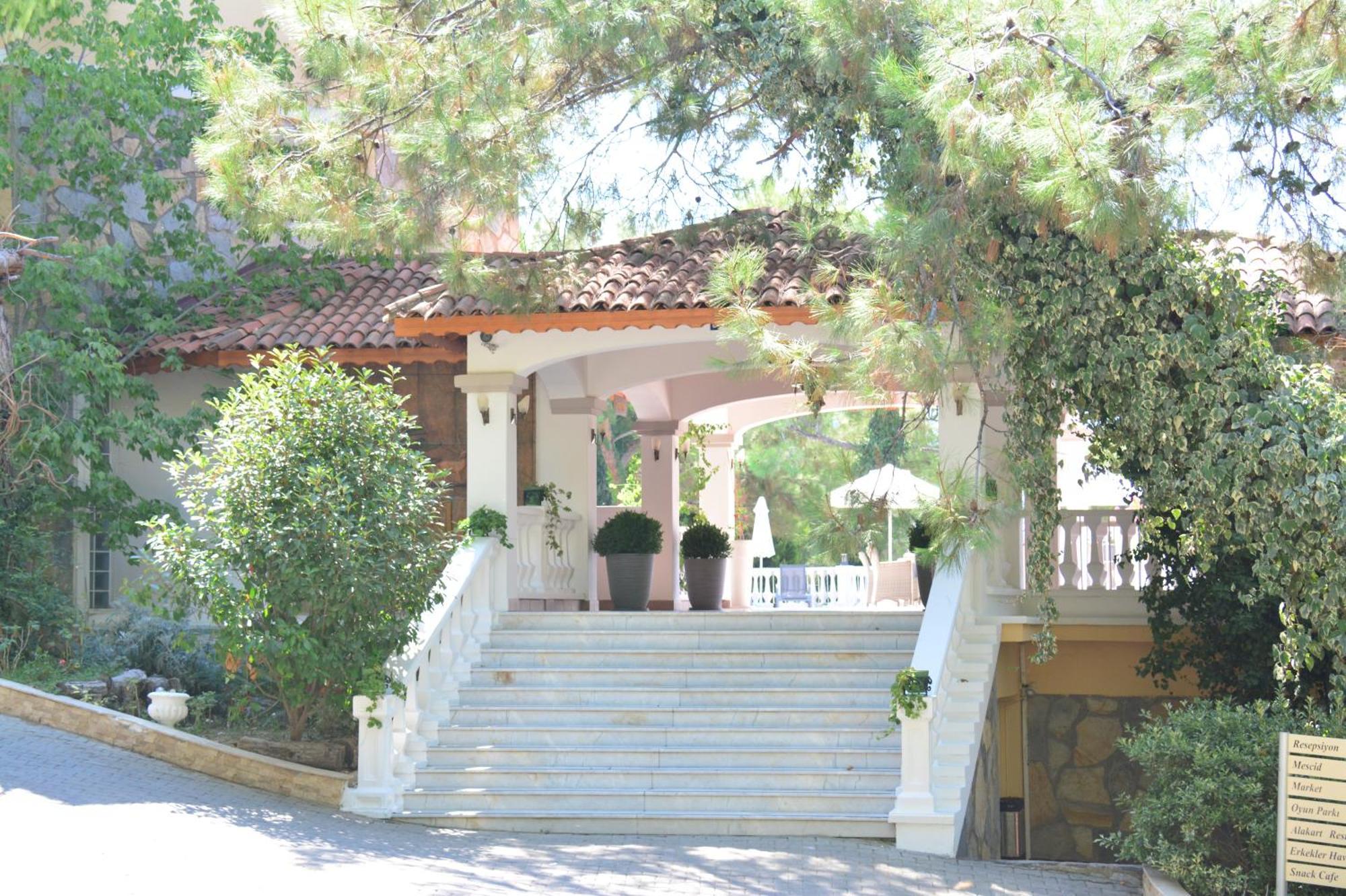 Pine Club Apart Hotel Kusadasi Exterior photo